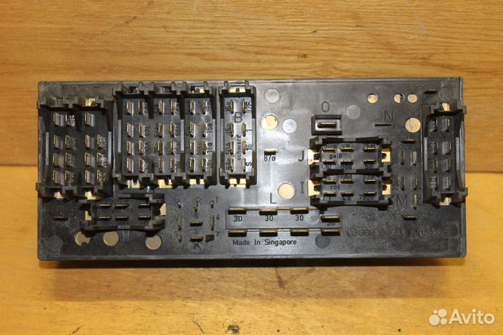 Блок предохранителей Audi 80 b3