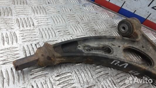 Рычаг передний нижний левый skoda octavia A5 (SSE1