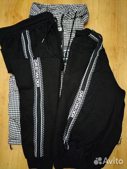 Спортивный костюм женский