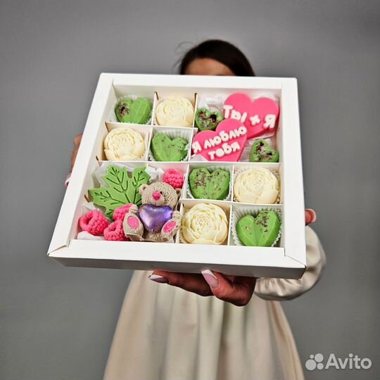 Букеты цветов и конфеты из бельгийского шоколада