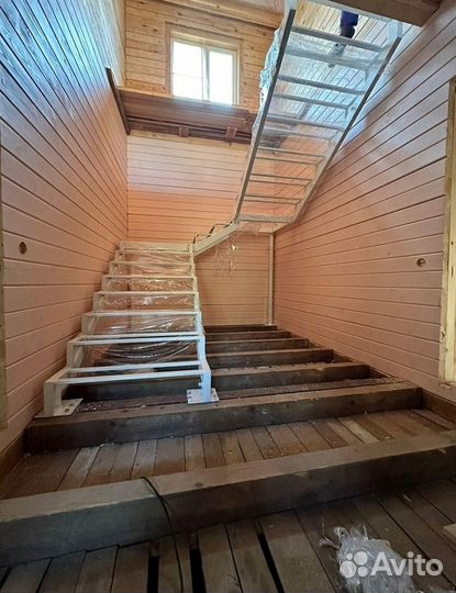 Лестница на второй этаж под ключ