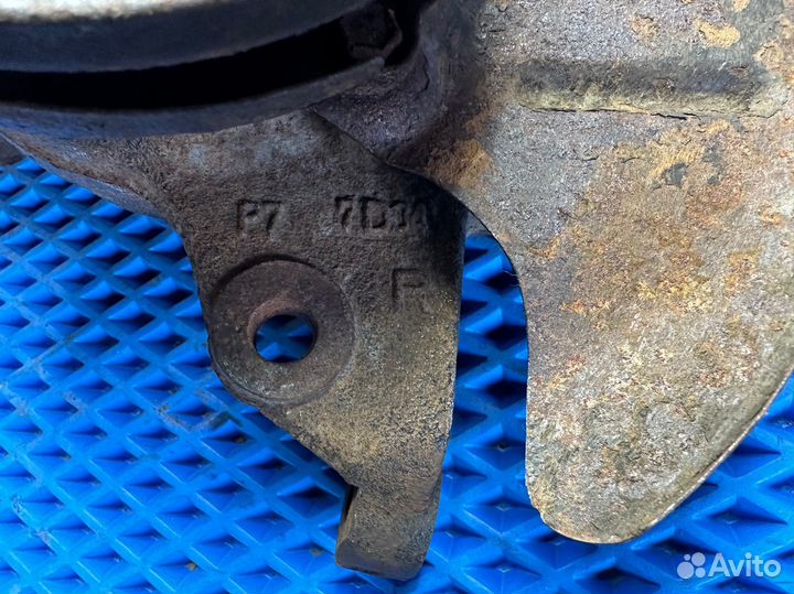 Поворотный кулак правый Hyundai Elantra hd