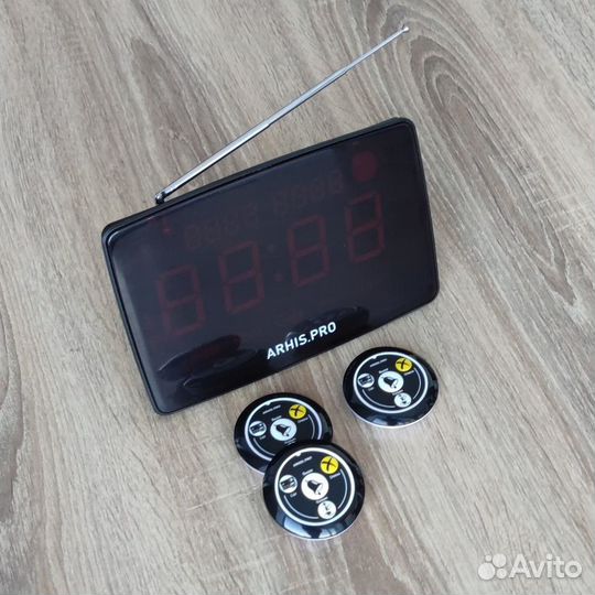 Табло вызова официанта руссифицировано и кнопки