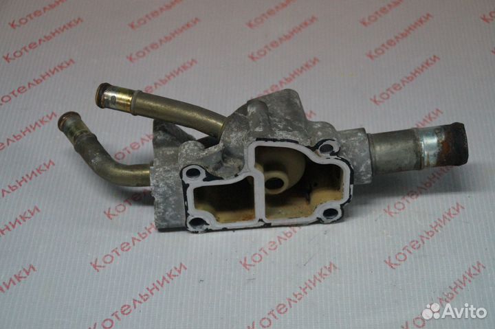 Nissan 11061-AU300 Корпус термостата