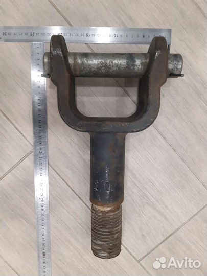 Буксировочная проушина