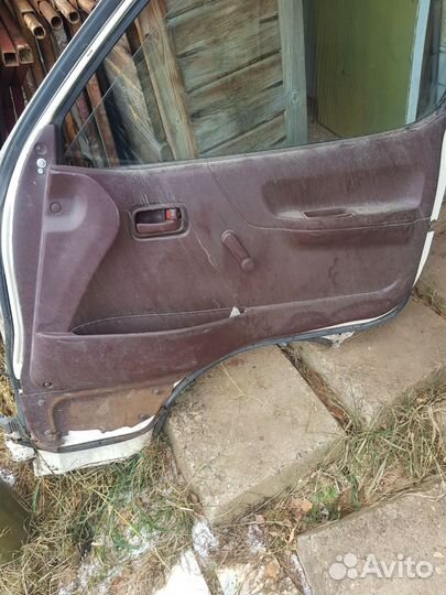 Двери передние toyota hiace 91 год