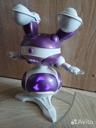 Робот tosy