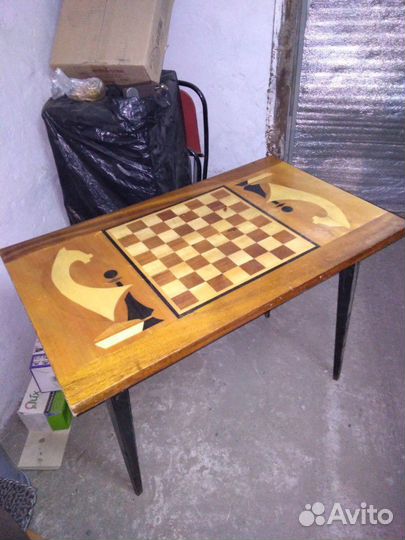Столик шахматный