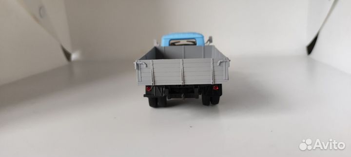 1:43 ЗИЛ-130 бортовой. Аист