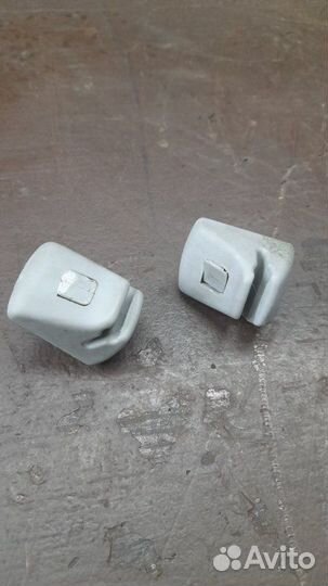 Крепление солнцезащитного козырька Ford Fiesta JA