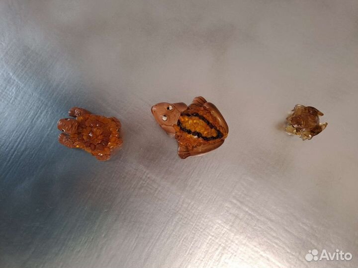 Лягушка черепаха с янтарем
