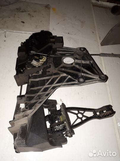 Замок двери левой правой Volvo XC70 S80 II