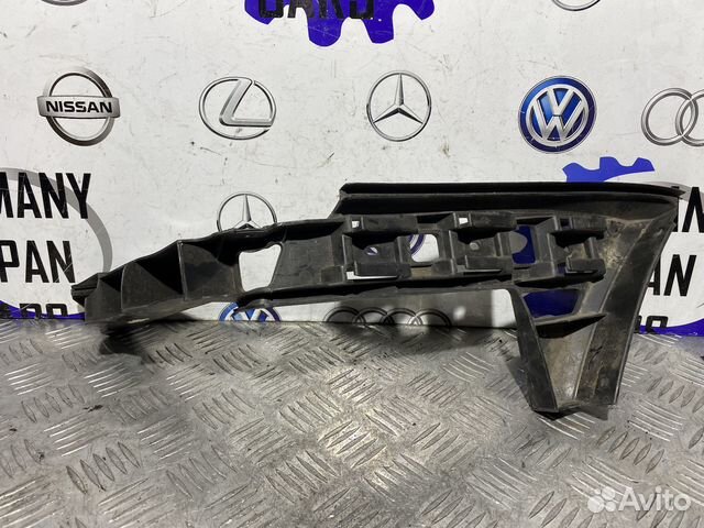 Направляющая заднего бампера правая Touran 1