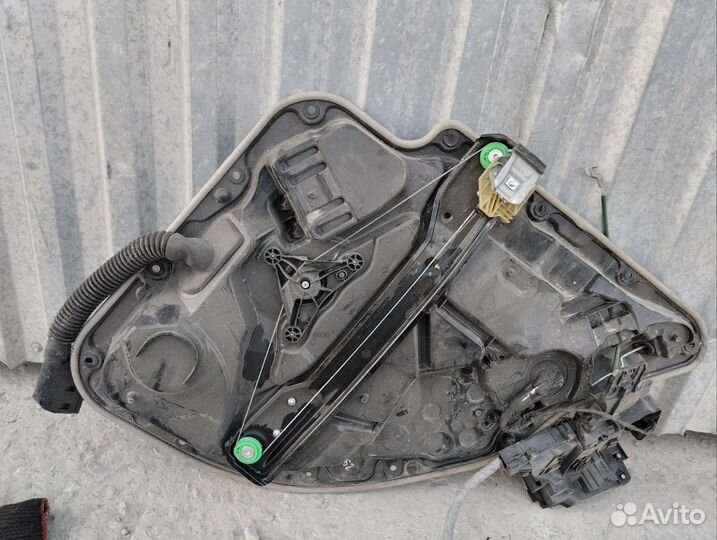 Стеклоподъёмник двери задней левой на E213