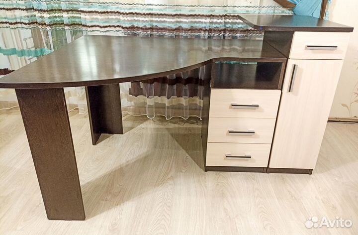 Компьютерный (письменный) стол