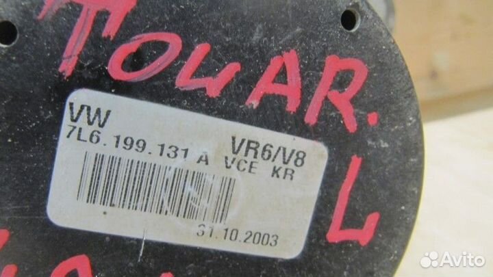 Опора двигателя левая Volkswagen Touareg 2002-2010