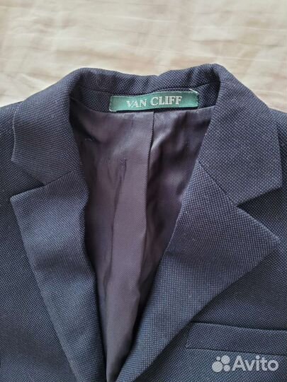 Школьный костюм для мальчика140+2рубашки