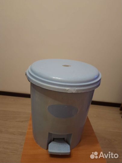 Мусорное ведро с педалью