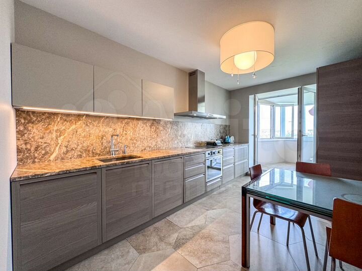 2-к. квартира, 65 м², 5/5 эт.