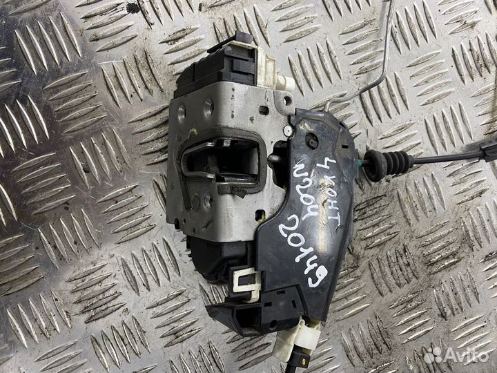 Замок двери передней левой mercedes C204,X204