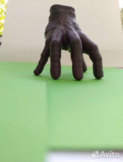 Венздей вещь рука