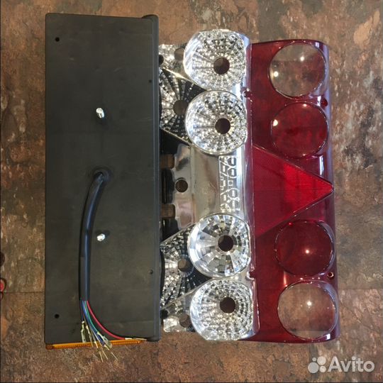 Фонарь для полуприцепа левый