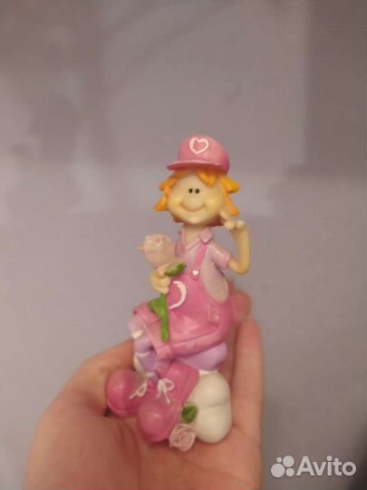 Статуэтка девочка с розой