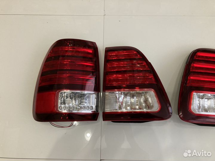 Фонарь задний Toyota Land Cruiser 100 - LED