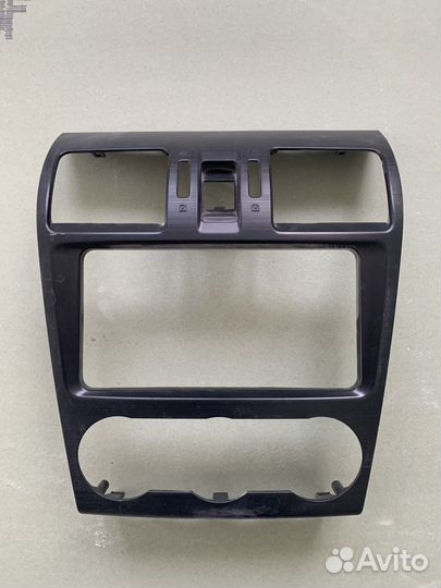 Штатная магнитола Subaru и рамки