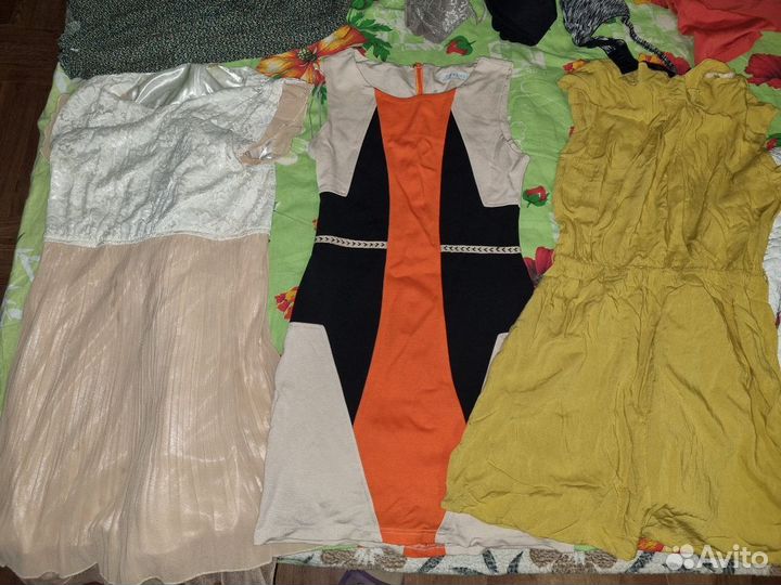 Отдам бесплатно женские вещи 42р