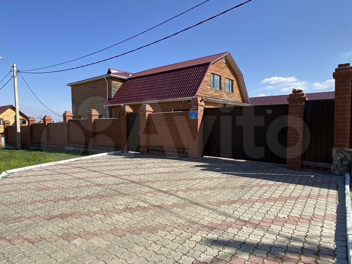 Коттедж 350 м² на участке 10 сот.