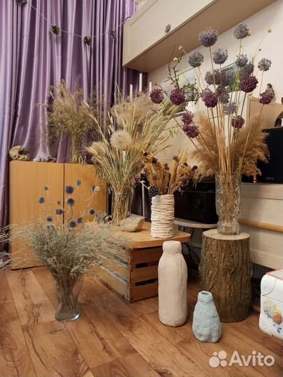 Ваза для цветов из белого бетона