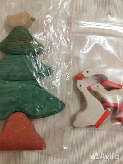 Гуси и елочка игрушки