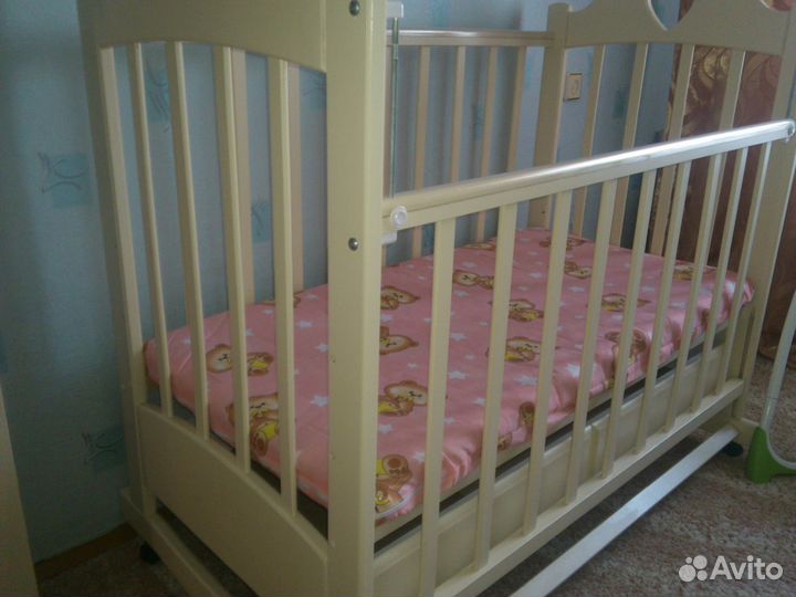 Детская кроватка
