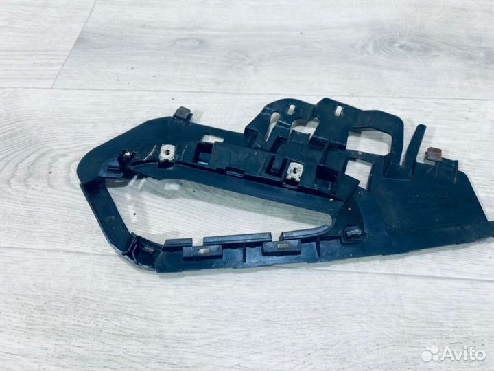 Кронштейн бампера передний левый Volkswagen Golf V