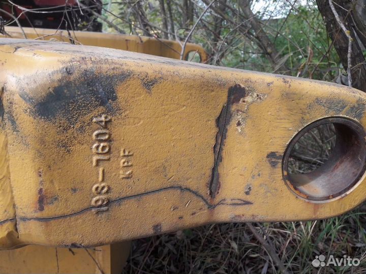 Стрела трубоукладчика Caterpillar CAT 587 R