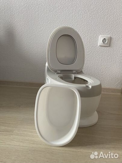 Детский горшок в виде унитаза