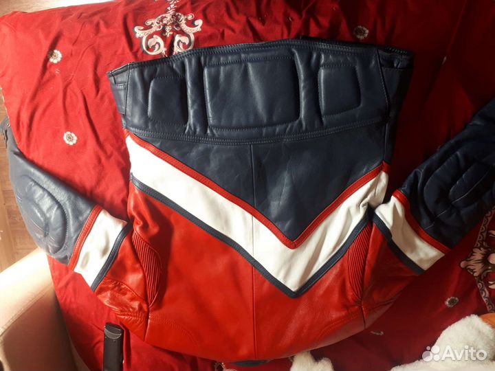 Мотокуртка кожаная женская