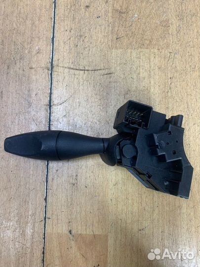 Переключатель поворотов Ford Fiesta