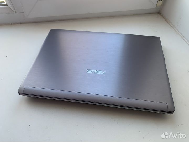 Ноутбук asus