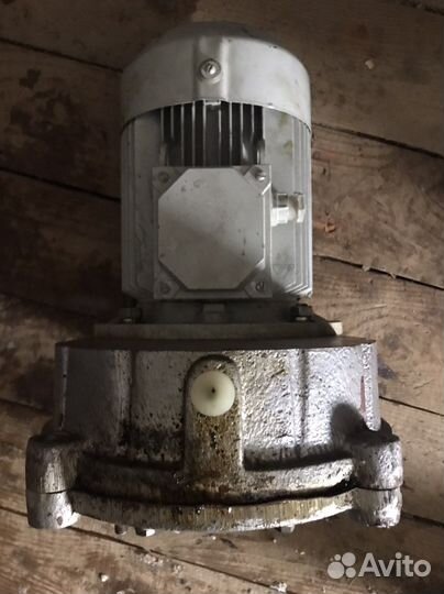 Продам мотор редуктор для мясорубки