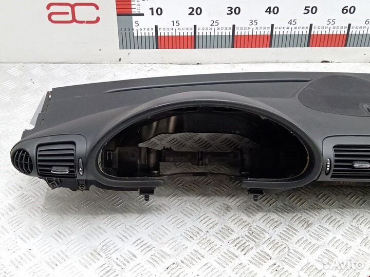Торпедо (панель передняя) Mercedes C-Class (W203)