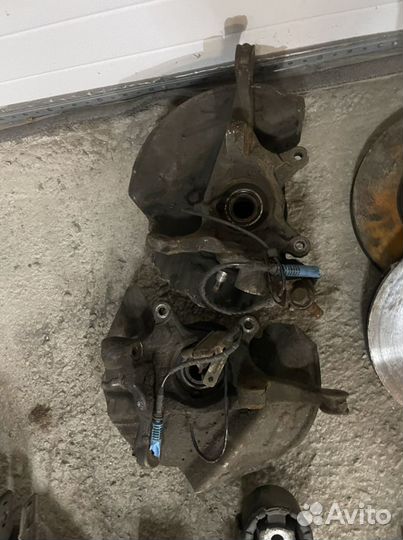 Кулак поворотный передний левый бмв Х5 Е53