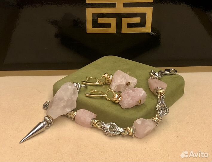 Кулон из крупного розового кварца