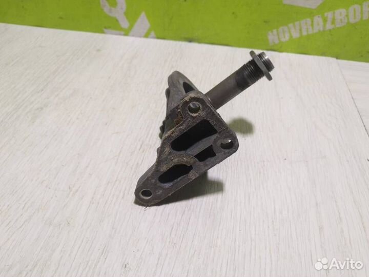 Кронштейн масляного фильтра Фольксваген Пассат Б3