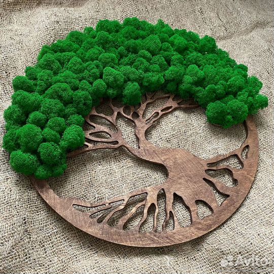 Панно из дерева со мхом