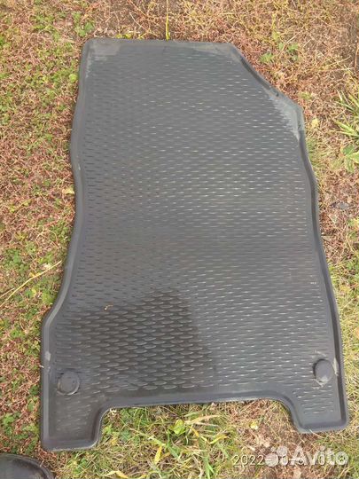 Автомобильные коврики резиновые