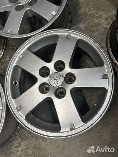 Mitsubishi outlander R16