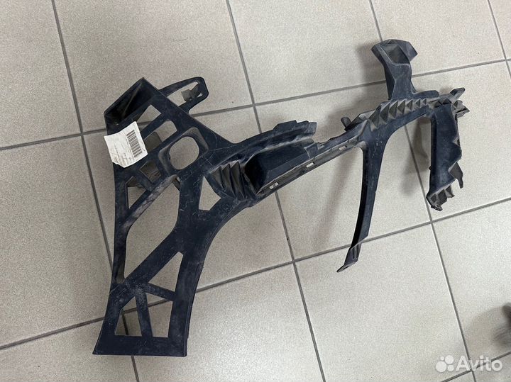 Кронштейн переднего бампера Mercedes W212