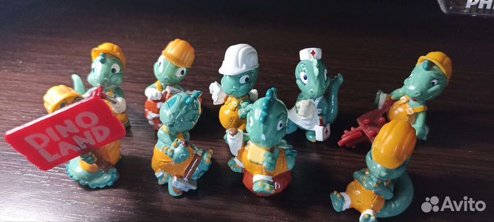 Киндер динозавры строители